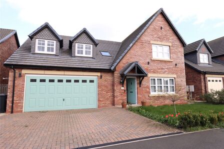 4 bedroom Detached House to rent
