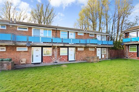 Kearsley Close, 1 bedroom Flat for sale, &pound;29,950