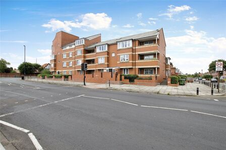 Seatonville Road, 2 bedroom Flat for sale, &pound;100,000