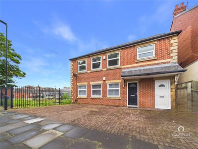 2 bedroom Detached Flat for sale