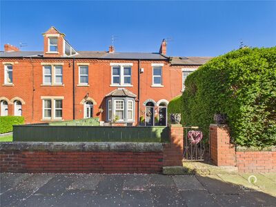 Hayward Avenue, 2 bedroom Flat for sale, &pound;90,000