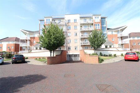 Kingfisher Court, 2 bedroom  Flat for sale, £110,000