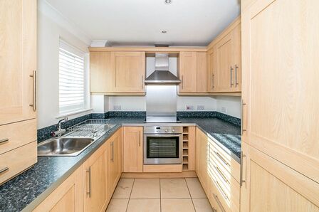 Mansion Heights, 2 bedroom  Flat to rent, £850 pcm