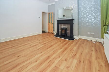 Axwell Terrace, 2 bedroom Flat to rent, &pound;650 pcm