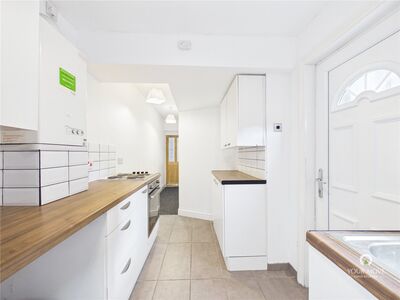 Axwell Terrace, 2 bedroom Flat to rent, &pound;650 pcm