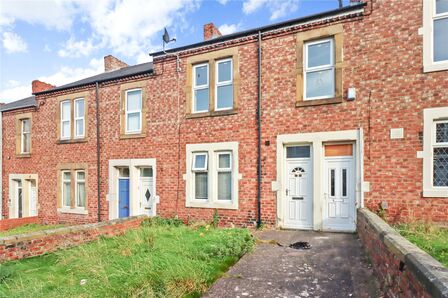Axwell Terrace, 2 bedroom  Flat for sale, £50,000