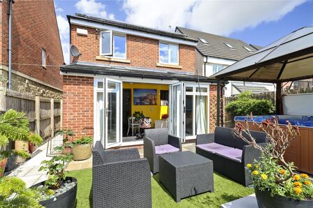 Klondyke Walk, 3 bedroom Detached House for sale, £265,000