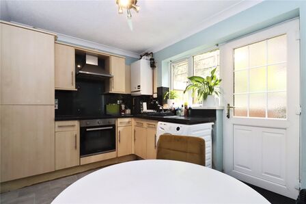 2 bedroom Mid Terrace House for sale