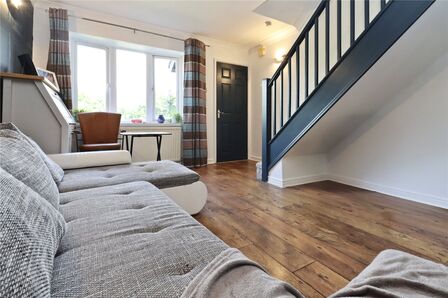 2 bedroom Mid Terrace House for sale