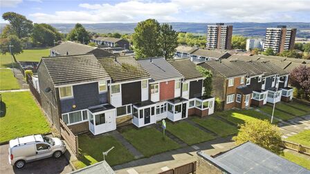 3 bedroom Mid Terrace House for sale