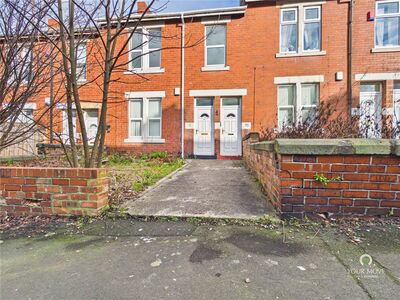 3 bedroom Flat for sale