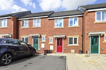 Ravensworth Road, 2 bedroom Mid Terrace House for sale, £170,000