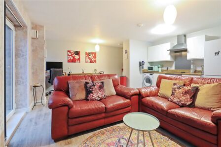 Woodhouse Mews, 1 bedroom Flat for sale, &pound;78,750