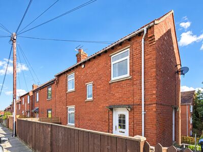 2 bedroom End Terrace House for sale