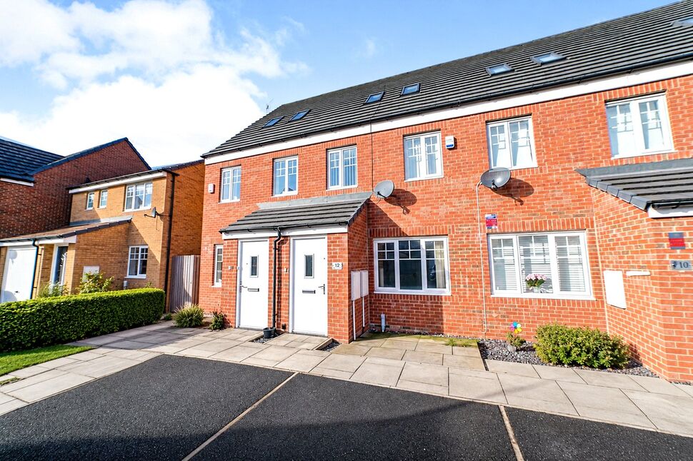 3 bedroom Mid Terrace House for sale