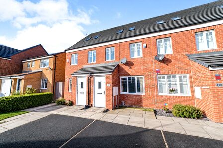 3 bedroom Mid Terrace House for sale