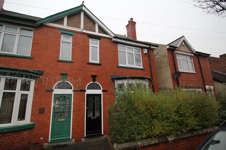 Victoria Road, 2 bedroom Semi Detached House to rent, &pound;885 pcm
