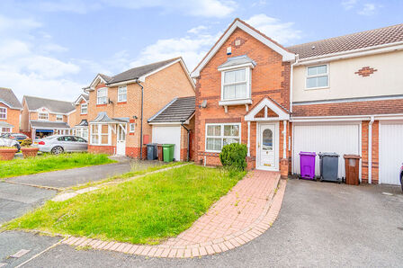 Foxglove Close, 3 bedroom Semi Detached House to rent, £1,200 pcm