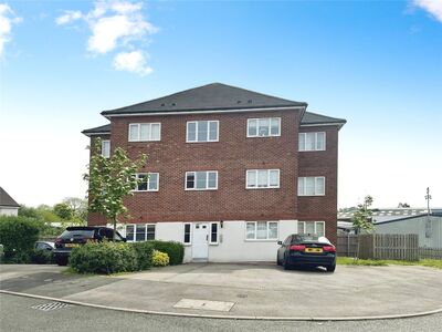 Lakelot Close, 2 bedroom  Flat to rent, £875 pcm