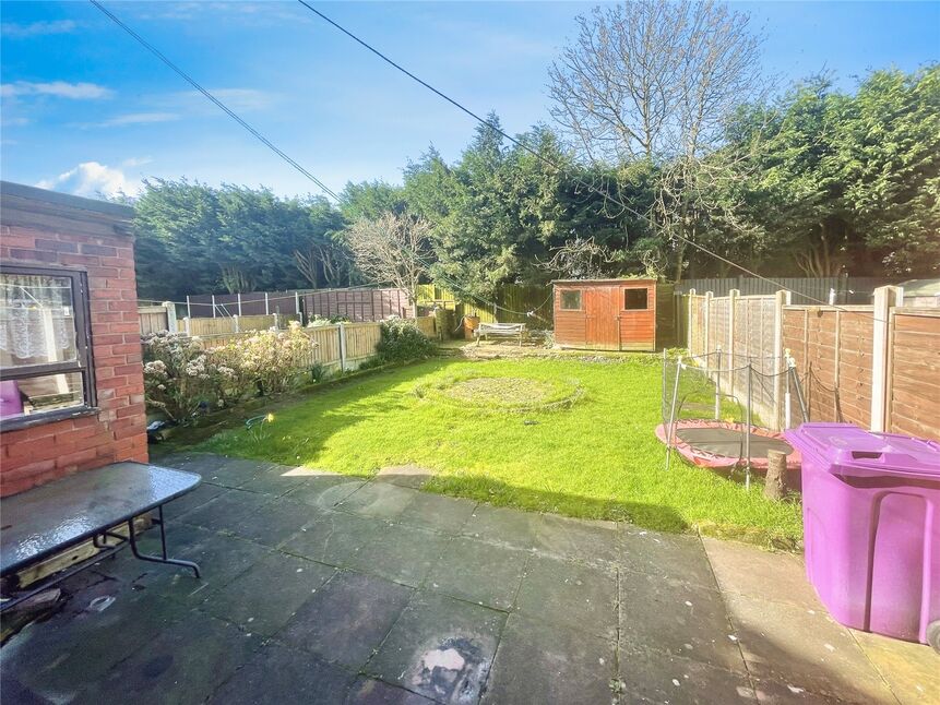 3 bedroom Semi Detached House to rent, Roderick Drive, Wolverhampton