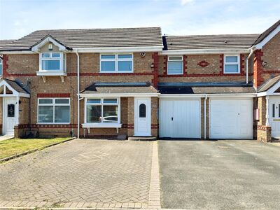 3 bedroom Mid Terrace House for sale