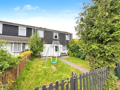 3 bedroom Mid Terrace House to rent