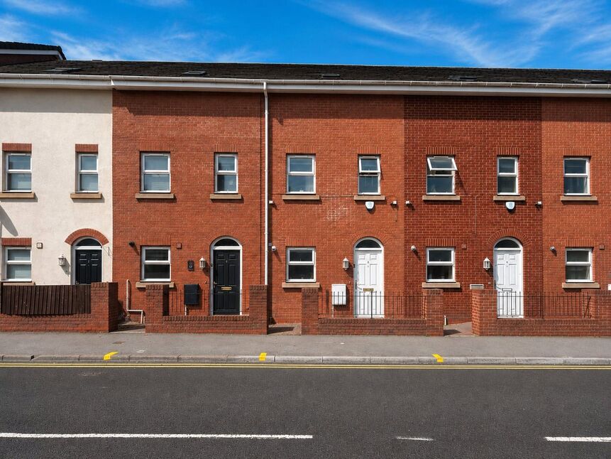 4 bedroom Mid Terrace House for sale