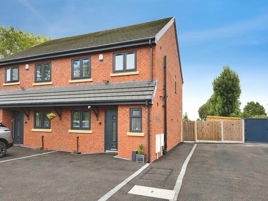 3 bedroom Semi Detached House for sale