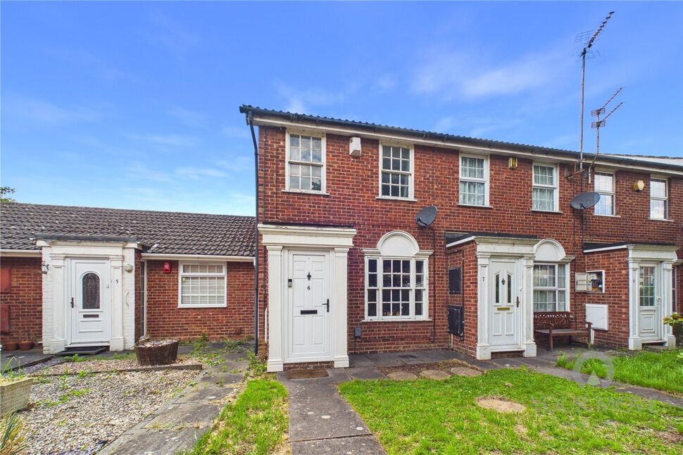 2 bedroom Mid Terrace House for sale