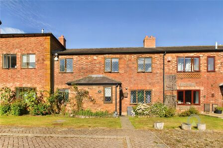 3 bedroom Mid Terrace House for sale