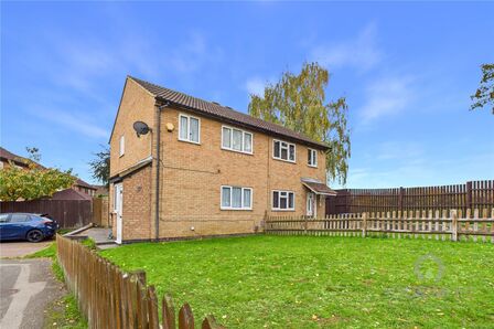 Morgan Close, 3 bedroom Semi Detached House to rent, &pound;1,250 pcm