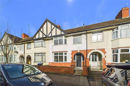 3 bedroom Mid Terrace House for sale