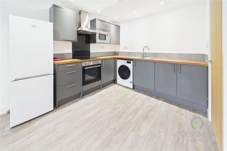 1 bedroom Mid Terrace Flat to rent