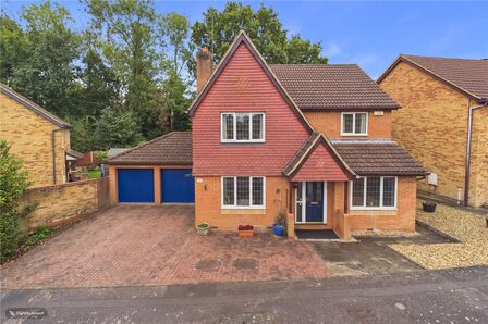 Woodland Walk, 4 bedroom Detached House for sale, &pound;440,000