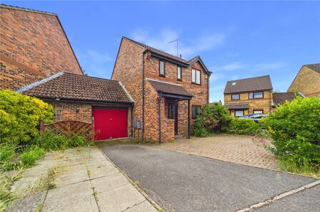 The Fairoaks, 3 bedroom Link Detached House to rent, &pound;1,300 pcm