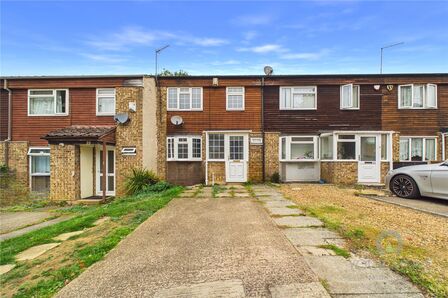 Poppyfield Court, 3 bedroom Mid Terrace House to rent, &pound;1,275 pcm