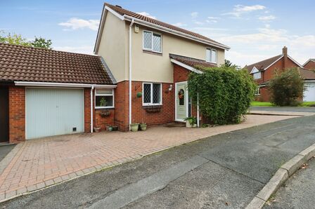 Ainsdale Drive, 4 bedroom Detached House for sale, £300,000