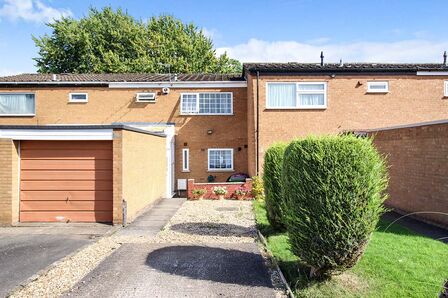 3 bedroom Mid Terrace House for sale