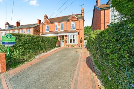 4 bedroom Semi Detached House for sale