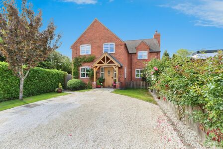 Brookside, 4 bedroom Detached House for sale, £450,000