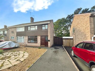 Chestnut Drive, 3 bedroom Semi Detached House to rent, £1,200 pcm