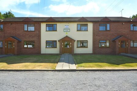 First Avenue, 1 bedroom  Flat to rent, £525 pcm