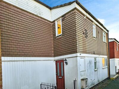 3 bedroom Mid Terrace House for sale