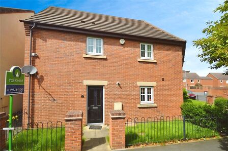 Saville Close, 3 bedroom Semi Detached House to rent, &pound;1,050 pcm