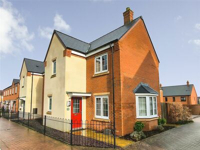 Crystal Drive, 3 bedroom Semi Detached House for sale, &pound;225,000