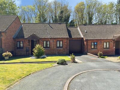 2 bedroom Mid Terrace Bungalow for sale
