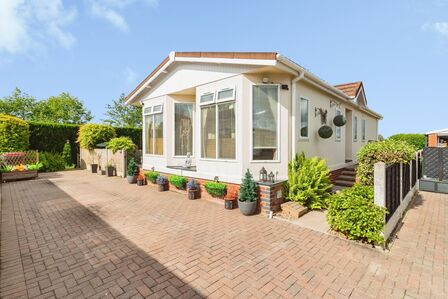 2 bedroom Detached Property for sale
