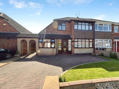 Overseal Road, 4 bedroom Semi Detached House to rent, &pound;1,450 pcm