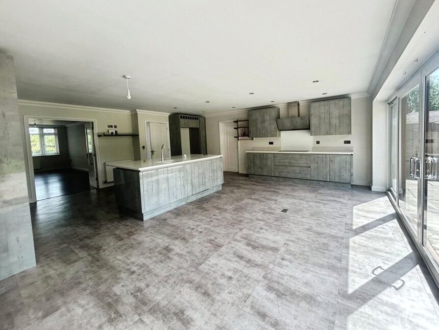 Entertainment Kitchen / Diner