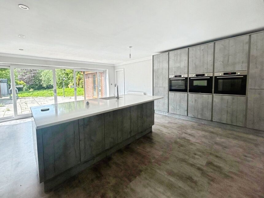 Entertainment Kitchen / Diner